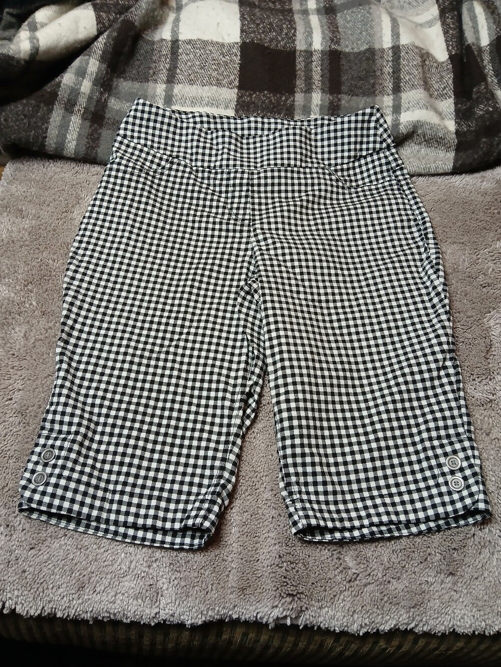 Alia Petite Black And White Check Crop/ Capri